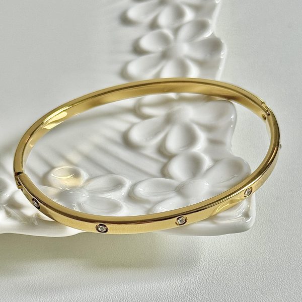 Simple high-end zircon bracelet