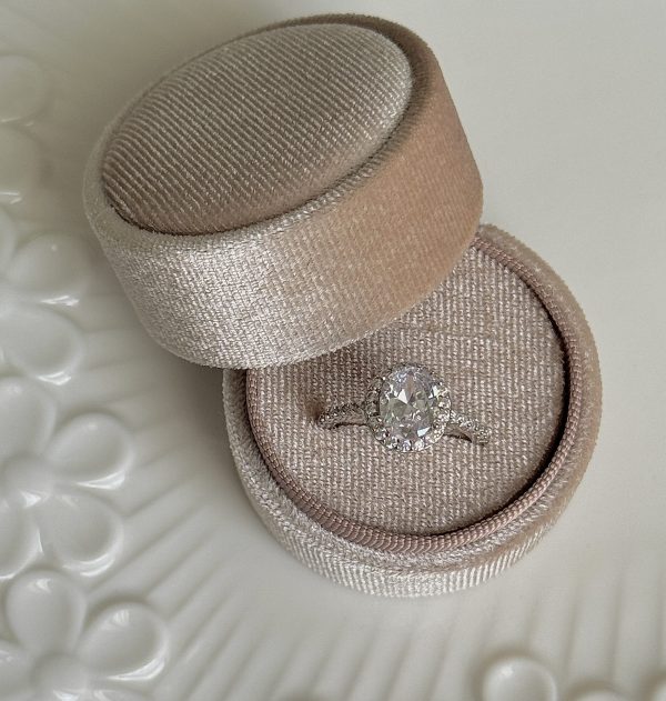 925 silver oval pigeon egg high carbon diamond ring