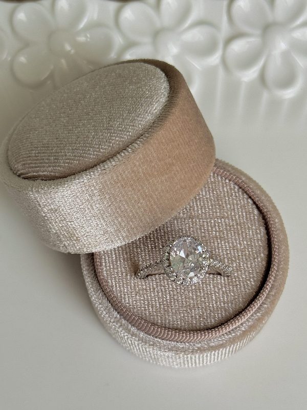 925 silver oval pigeon egg high carbon diamond ring