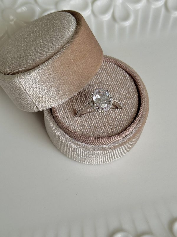 925 silver oval pigeon egg high carbon diamond ring