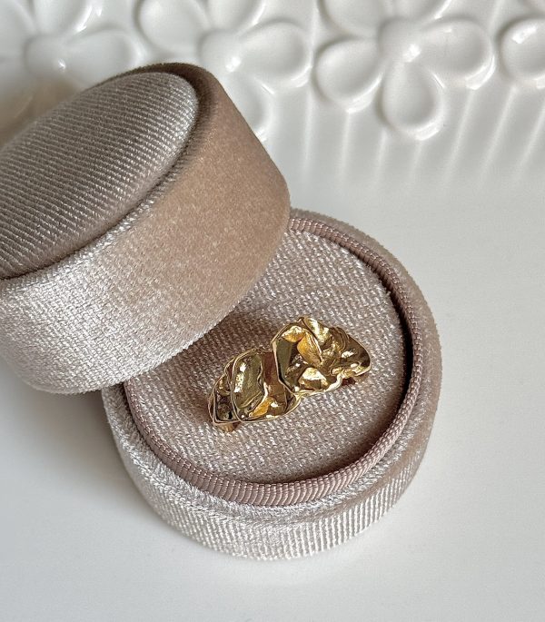 18k flowing lava irregular opening adjustable ring