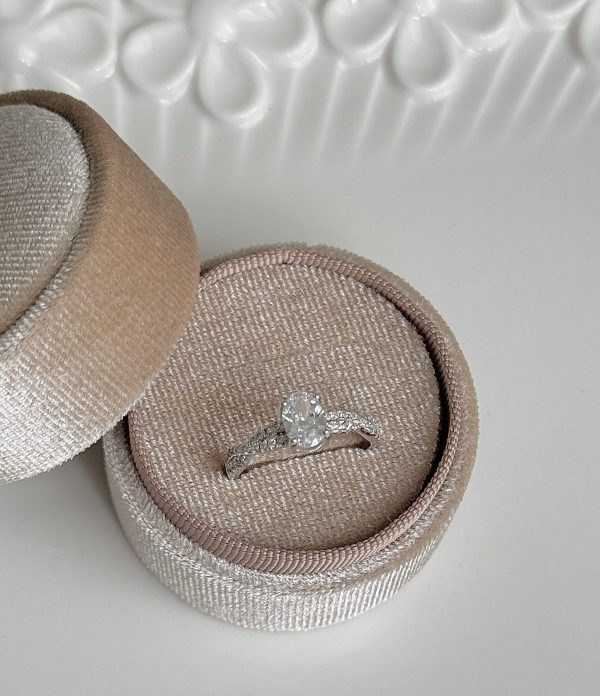 S925 sterling silver rotating oval pigeon egg one carat ring