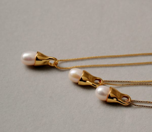 18k brass single pearl necklace