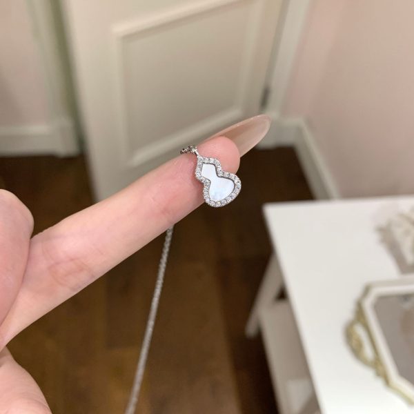 S925 sterling silver mother-of-pearl zircon small gourd necklace