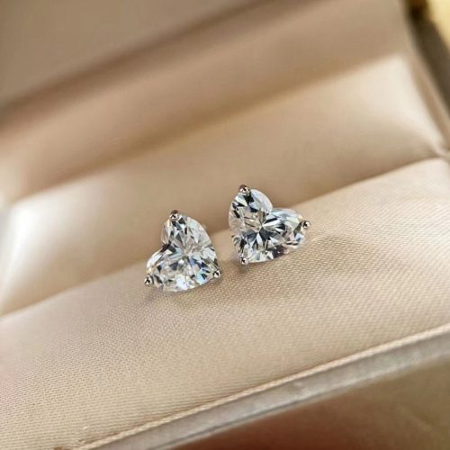 S925 Silver Needle Heart Moissanite Earrings