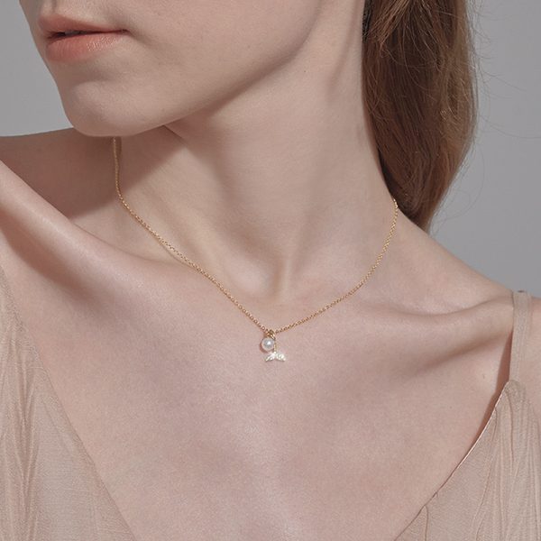 925 sterling silver plated 18K pearl fishtail necklace