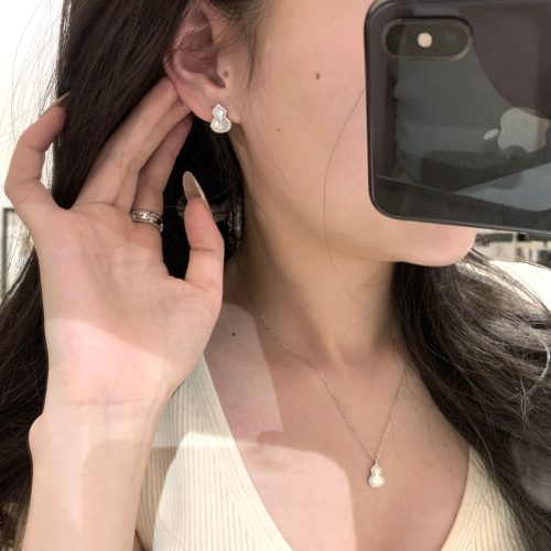 S925 sterling silver mother-of-pearl and zircon small gourd earrings