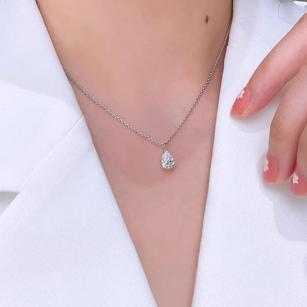 S925 sterling silver teardrop-shaped high carbon diamond necklace